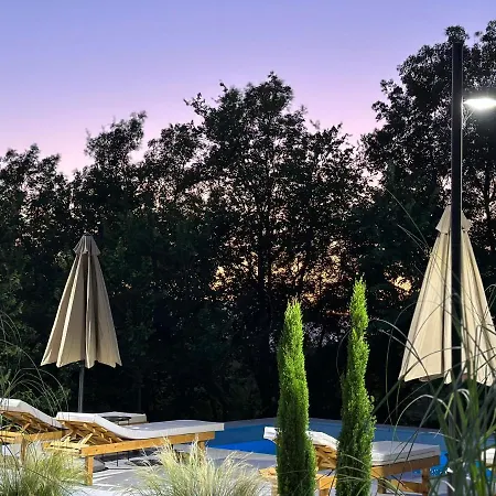 Natyra E Qete Hideaway מלון *